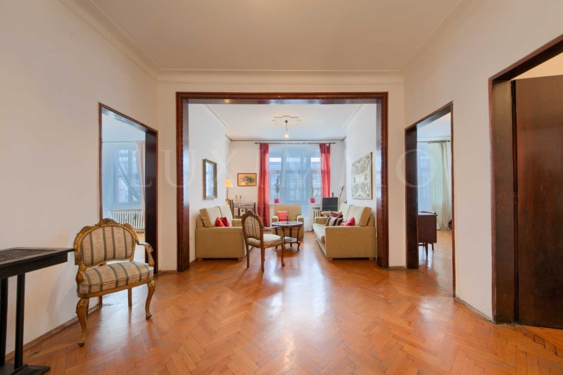 Продава 4-СТАЕН в град София, Център - 130 кв.м / 595 000 € » 1 163 718.85 лв., ЛУКСИММО