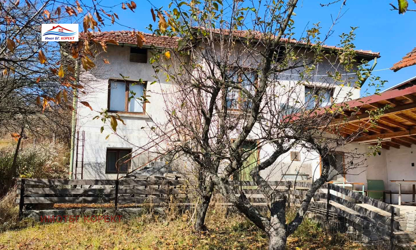 Продава КЪЩА, с. Шипочане, област София област