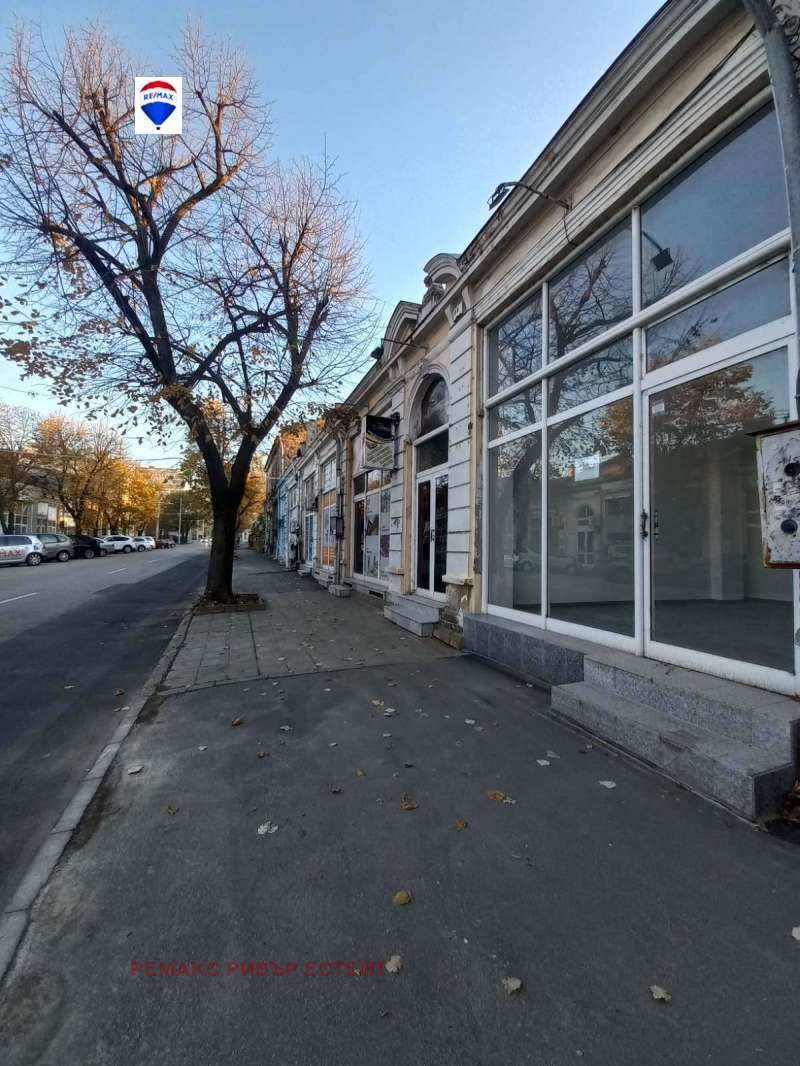 Продава МАГАЗИН в град Русе, Широк център - 40 кв.м / 73 900 € » 144 535.84 лв., РЕМАКС РИВЪР ЕСТЕЙТ
