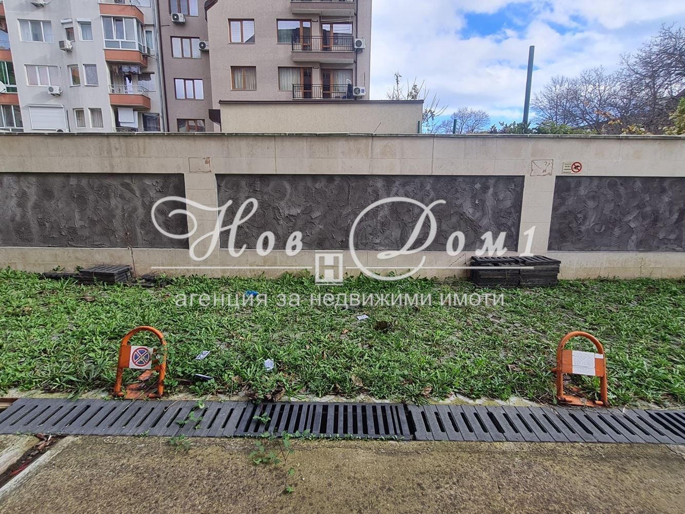 Продава ГАРАЖ, ПАРКОМЯСТО, гр. Варна, Левски 2