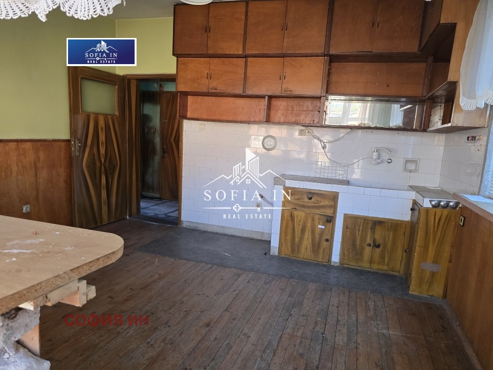 Продава ЕТАЖ ОТ КЪЩА, гр. Благоевград, Широк център, снимка 4 - Етаж от къща - 53729340