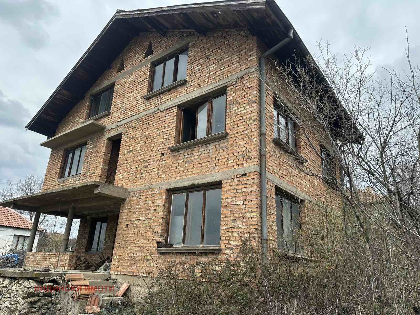 Продава КЪЩА, с. Винарово, област Видин