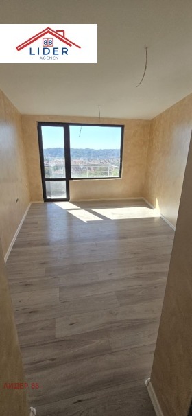 1 dormitorio Shirok tsentar, Pleven