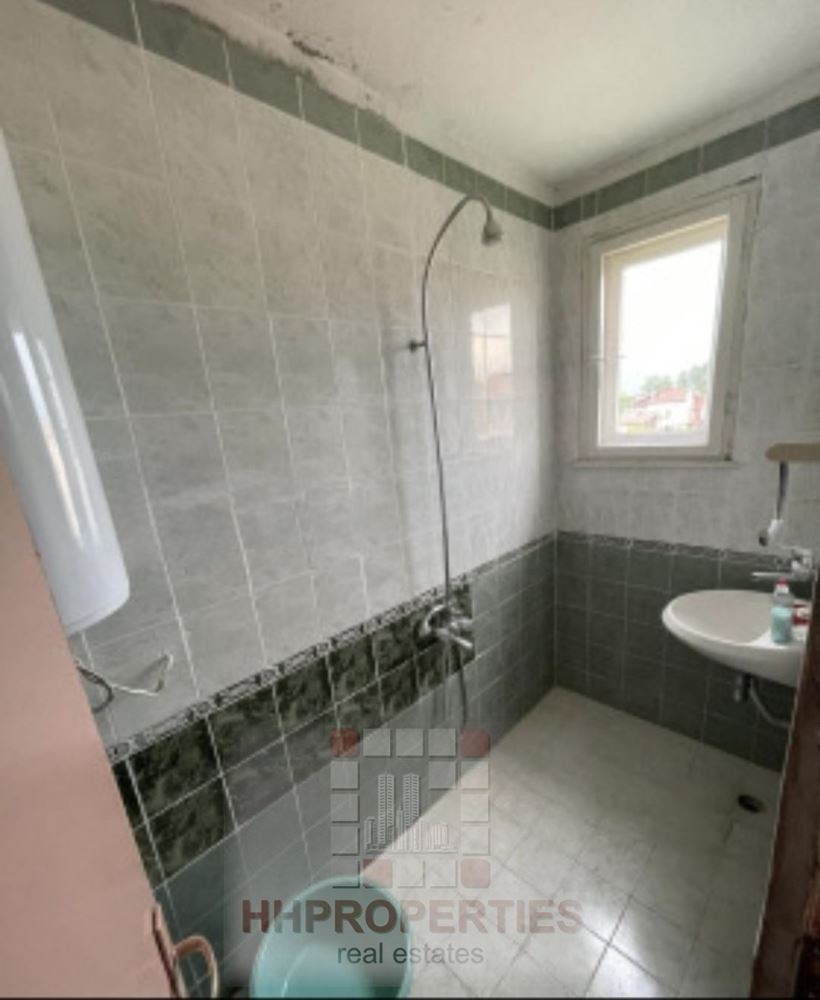 Продава ЕТАЖ ОТ КЪЩА, гр. Пловдив, Прослав, снимка 7 - Етаж от къща - 53979623