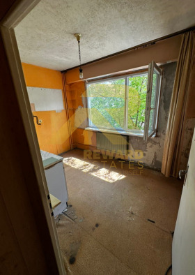 1 dormitorio Teva, Pernik 2