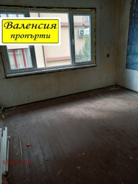 Продава Етаж от къща