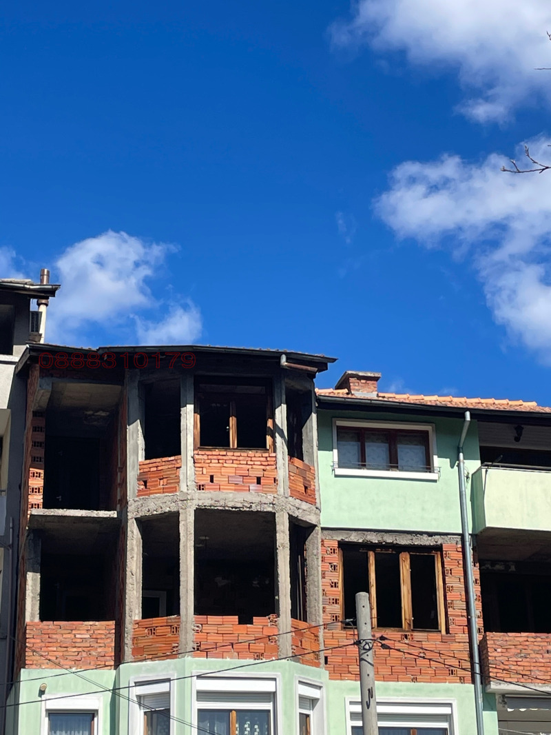 Продава МНОГОСТАЕН, гр. Кюстендил, Могилата, снимка 2 - Апартаменти - 52783885