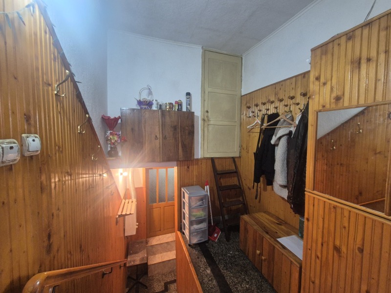 Продава КЪЩА, гр. Дебелец, област Велико Търново, снимка 16 - Къщи - 52602857
