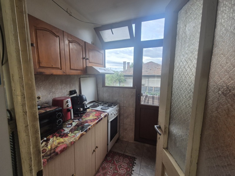 Продава КЪЩА, гр. Дебелец, област Велико Търново, снимка 6 - Къщи - 52602857