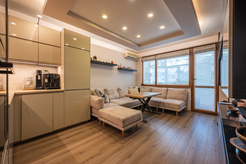 Продава 3-СТАЕН, гр. Варна, Конфуто, снимка 2 - Апартаменти - 52520458