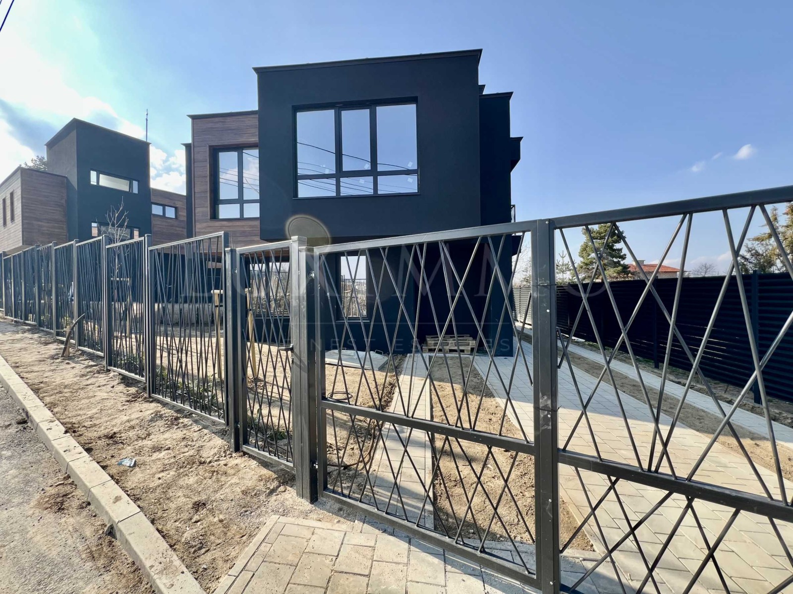 Продава КЪЩА, гр. София, м-т Камбаните, снимка 2 - Къщи - 53596285