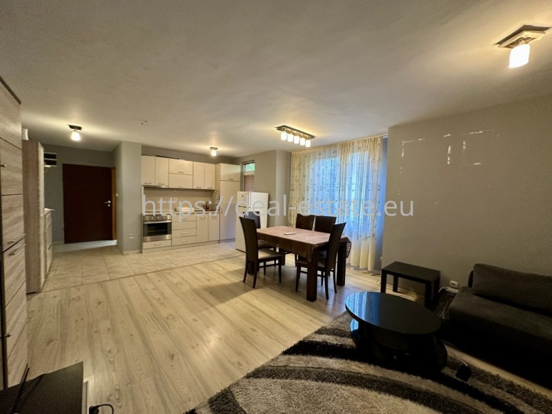 Продава  3-стаен град Благоевград , Широк център , 93 кв.м | 27446971