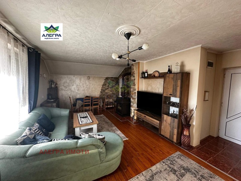 Продава  3-стаен град Пазарджик , Център , 90 кв.м | 64308560 - изображение [2]