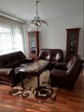 Продава 3-стаен град Пловдив Изгрев - [1] 