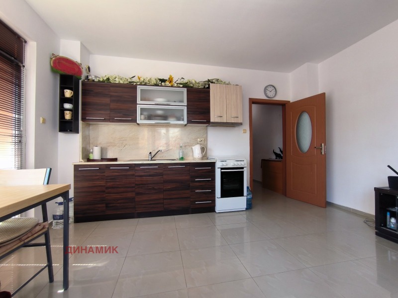 En venta  1 dormitorio región Burgas , Pomorie , 67 metros cuadrados | 45709424 - imagen [2]