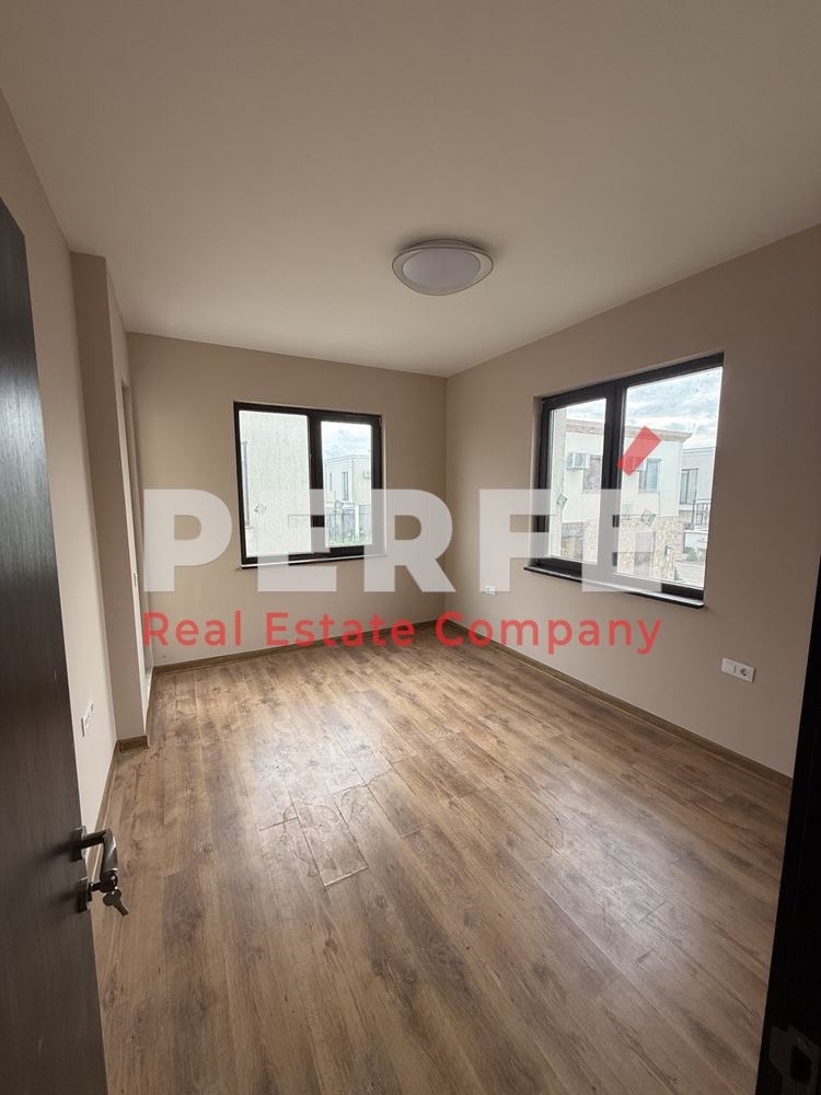 Продава КЪЩА, гр. Бургас, Сарафово, снимка 2 - Къщи - 53443071