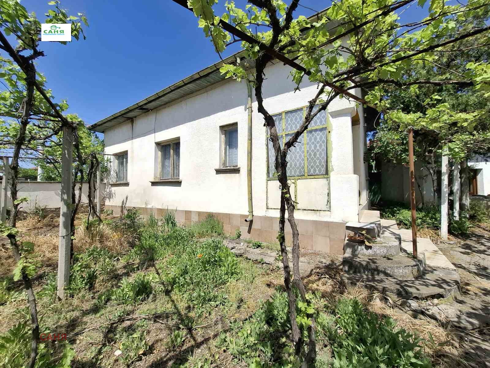 Продава КЪЩА, с. Горна Митрополия, област Плевен