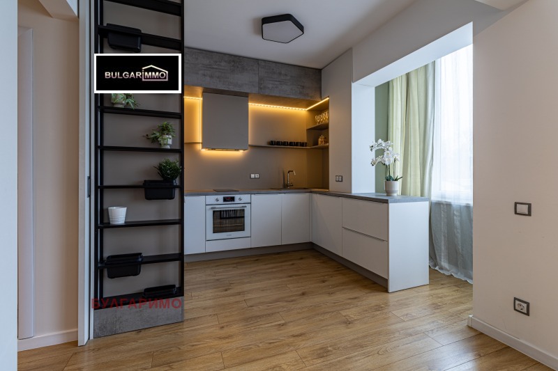 Продава 3-СТАЕН, гр. София, Оборище