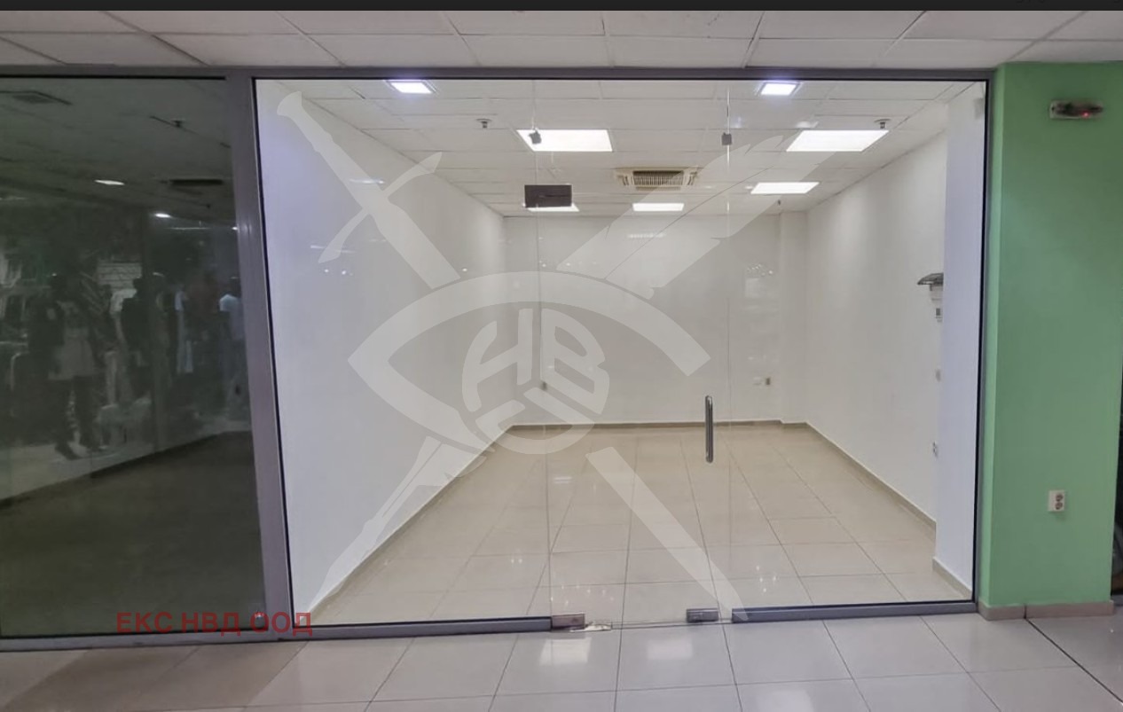 Продава МАГАЗИН, гр. Пловдив, Център, снимка 2 - Магазини - 50147218