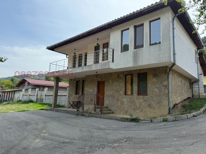 Продава КЪЩА в област Ловеч, с. Чифлик - 180 кв.м / 242 000 € » 473 310.86 лв.