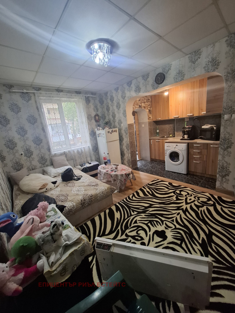 Продава  2-стаен град Перник , Христо Ботев , 50 кв.м | 41657317 - изображение [9]