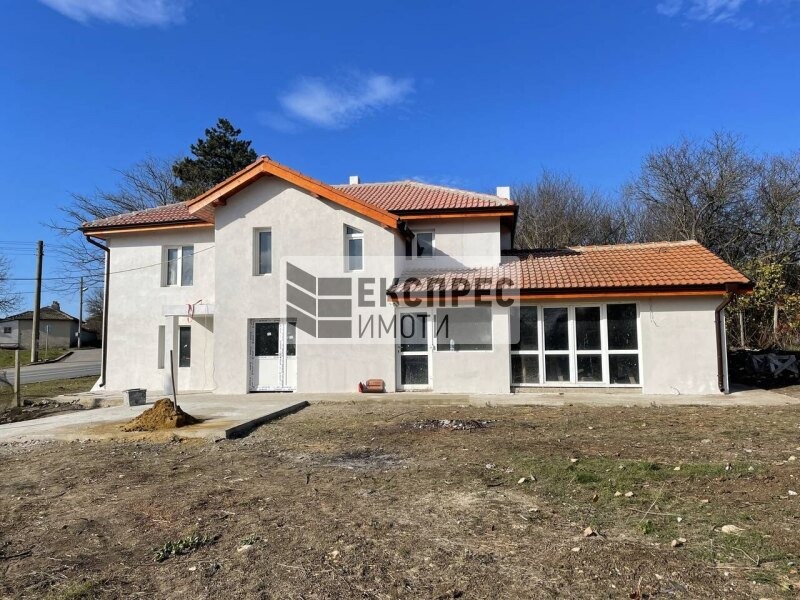 Продава КЪЩА, гр. Суворово, област Варна