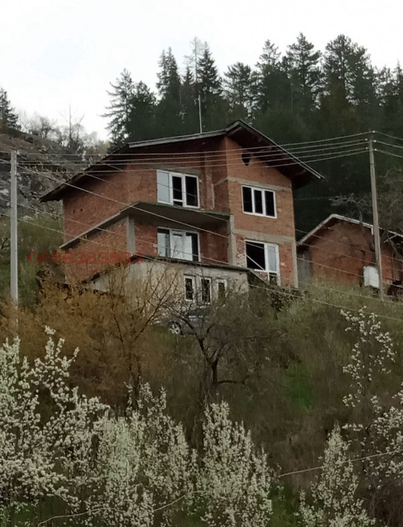 Продава КЪЩА в област Смолян, с. Момчиловци - 225 кв.м / 58 000 € » 113 438.14 лв.