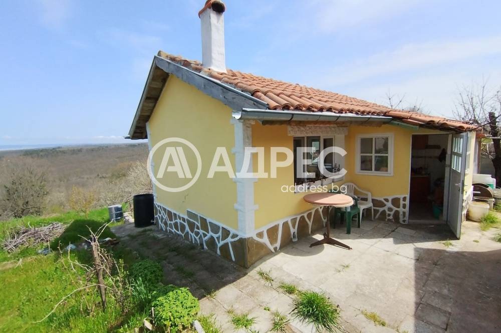 Продава КЪЩА, с. Бенковски, област Варна