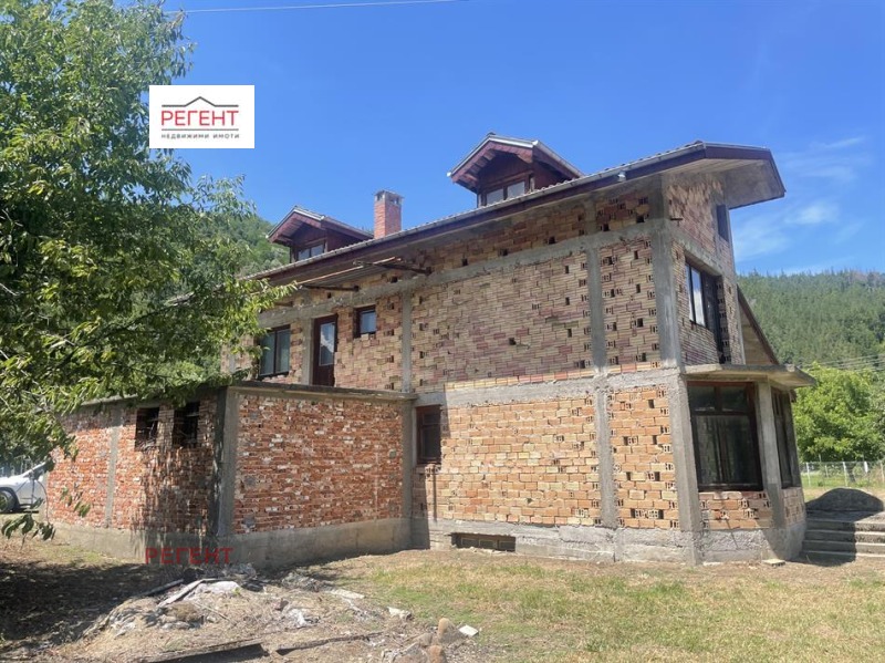 Продава КЪЩА, с. Карамичевци, област Габрово, снимка 2 - Къщи - 46780783