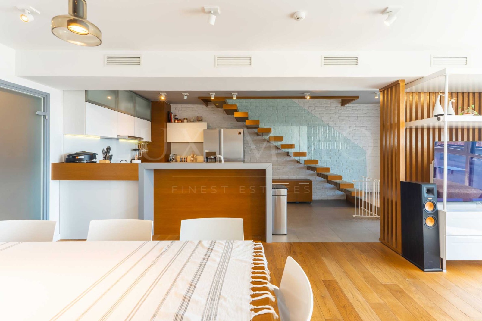 Продава МЕЗОНЕТ, гр. Бургас, Център, снимка 2 - Апартаменти - 53903909