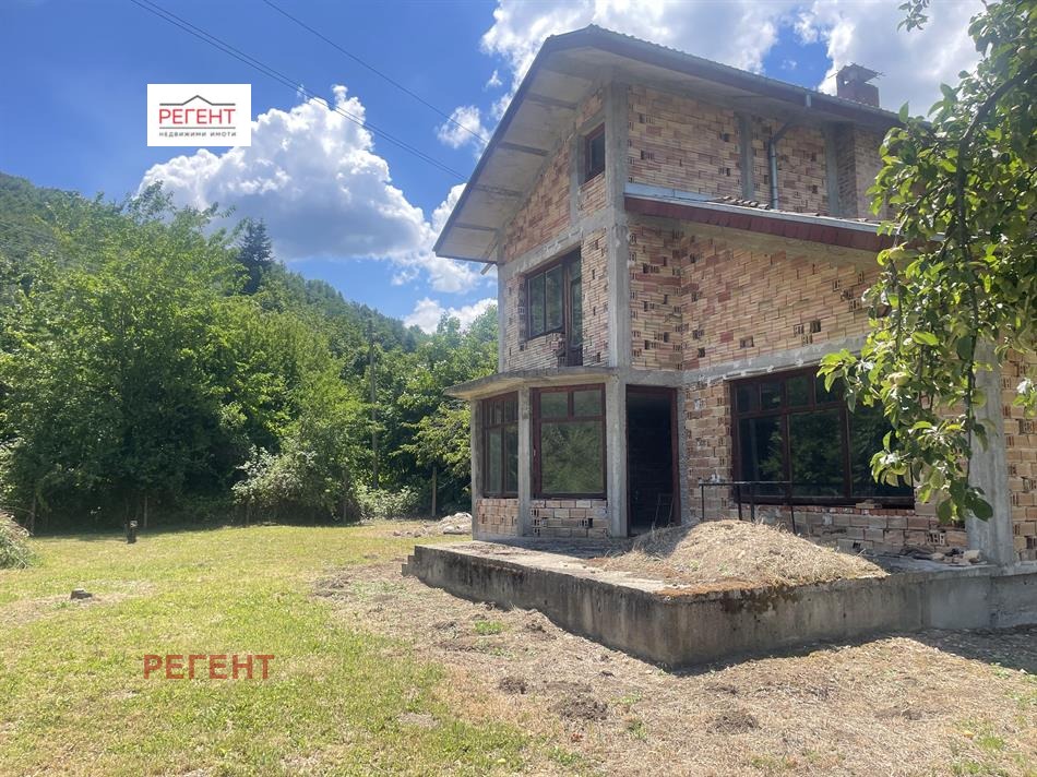 Продава КЪЩА, с. Карамичевци, област Габрово, снимка 2 - Къщи - 46780783