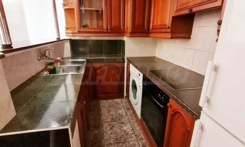 Продава МНОГОСТАЕН, гр. Велико Търново, Център, снимка 3 - Aпартаменти - 46784624