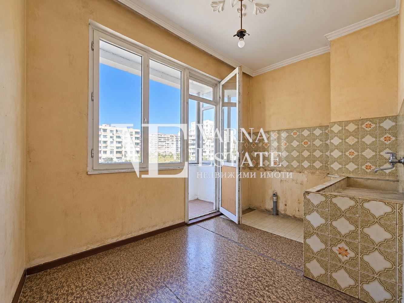 Продава 3-СТАЕН, гр. Варна, Младост 2