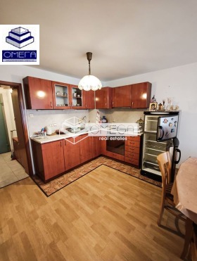 1 chambre Lazour, Bourgas