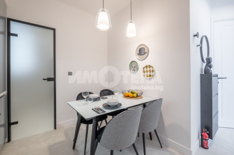 Продава 3-СТАЕН, гр. София, Център, снимка 8 - Апартаменти - 52928503