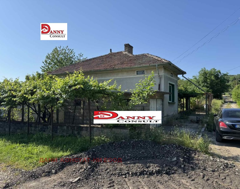 Продава КЪЩА, с. Деков, област Плевен, снимка 2 - Къщи - 52627607