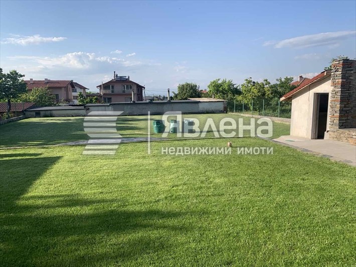 In vendita  Casa regione Plovdiv , Markovo , 480 mq | 53377639