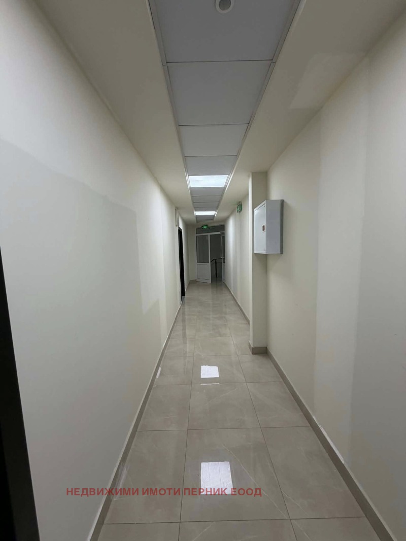 Продава 2-СТАЕН, гр. Перник, Изток, снимка 2 - Апартаменти - 53520571