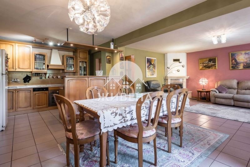 Продава КЪЩА, гр. Варна, Център