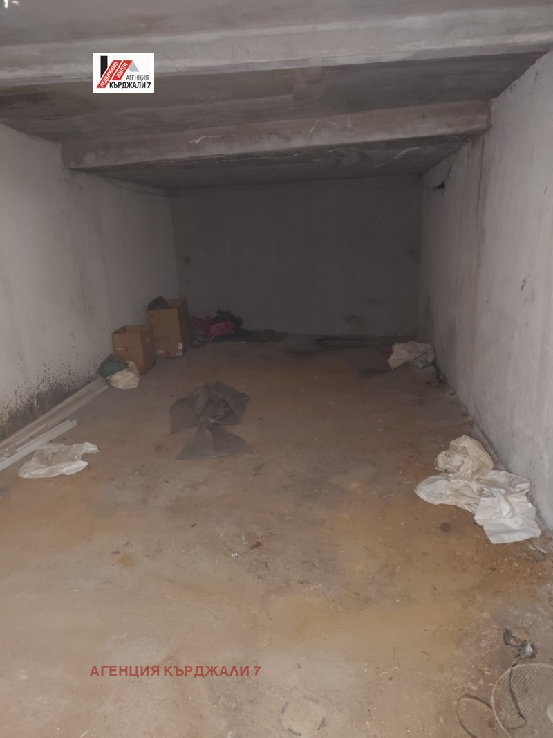 Продава  Гараж град Кърджали , Възрожденци , 25 кв.м | 14416827