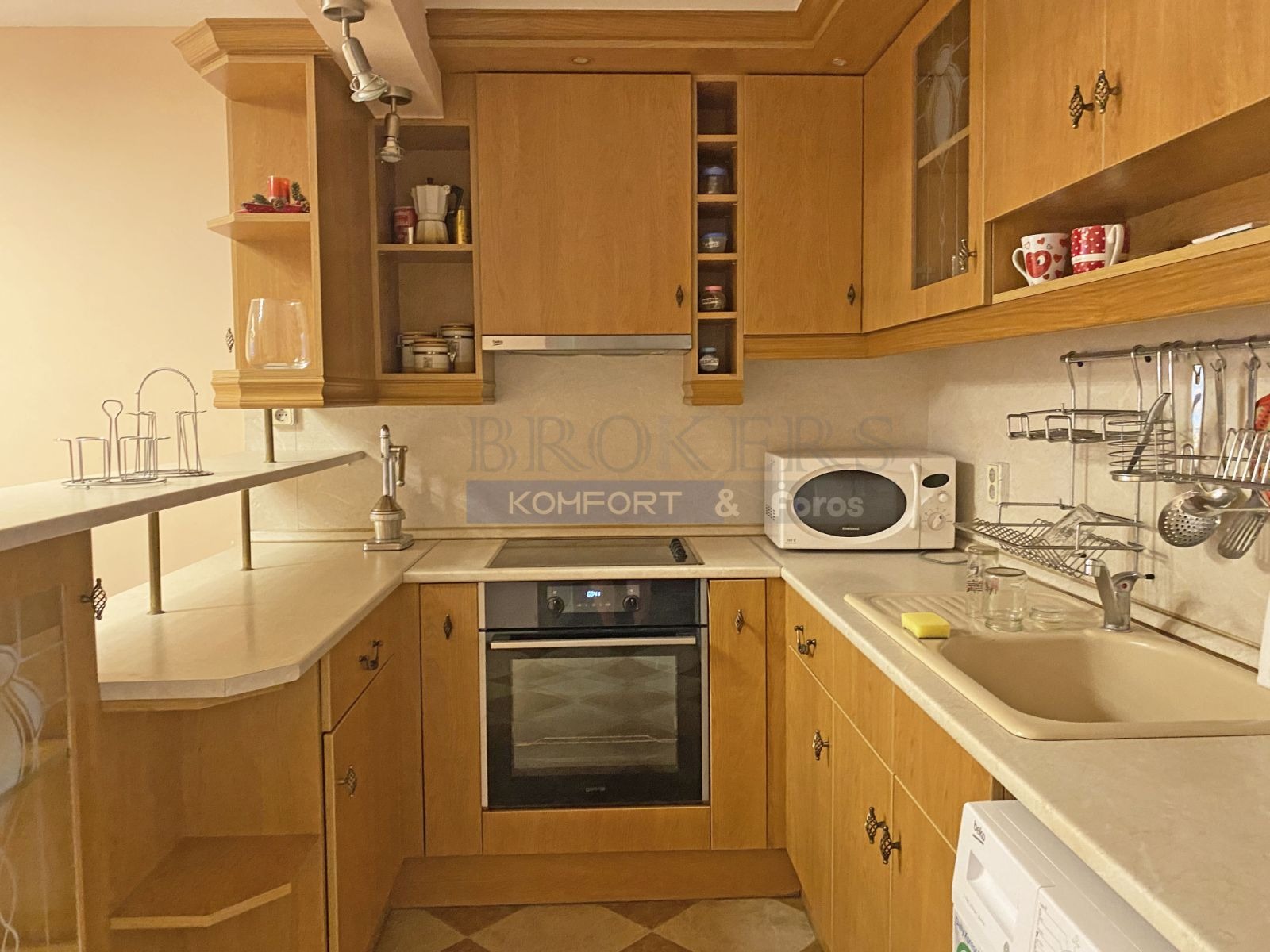 Продава 3-СТАЕН, гр. Варна, Окръжна болница-Генерали, снимка 2 - Апартаменти - 54344297