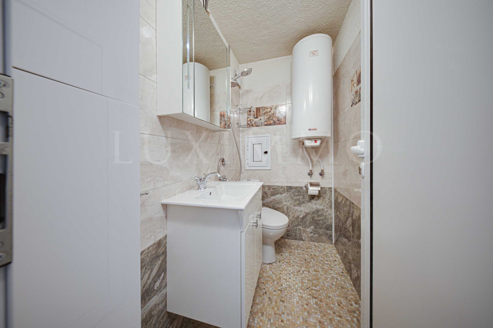 Продава 3-СТАЕН, гр. София, Света Троица, снимка 9 - Апартаменти - 54516606