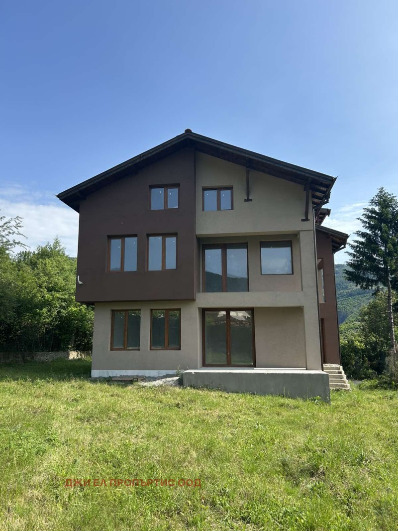 Продава  Къща град София , гр. Нови Искър , 291 кв.м | 19112202 - изображение [2]