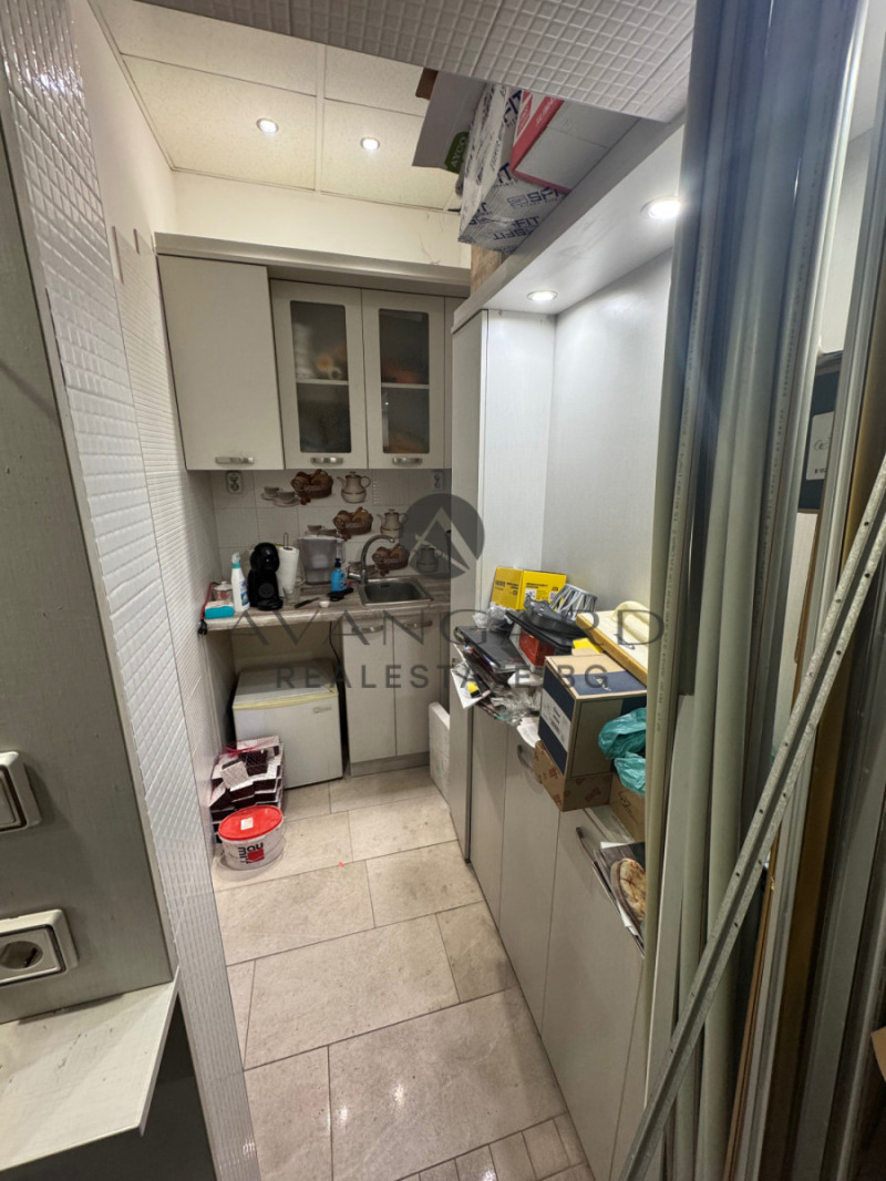 Продава МАГАЗИН, гр. Пловдив, Тракия, снимка 2 - Магазини - 53594340