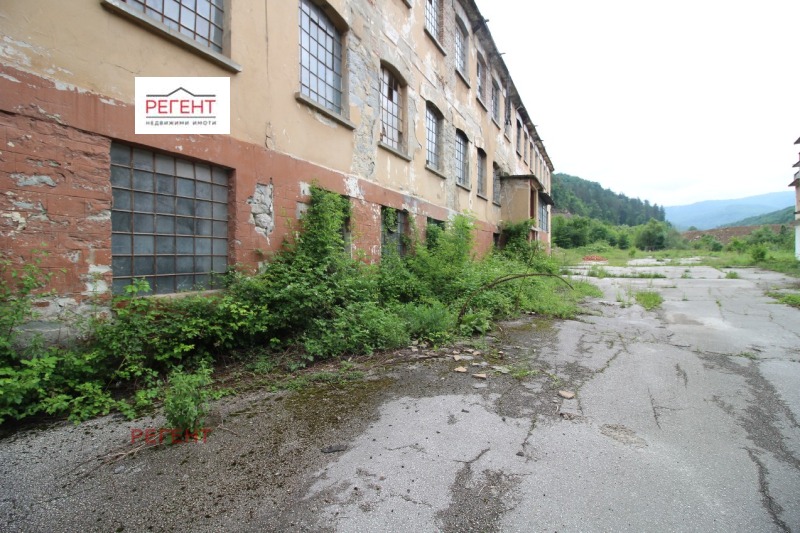 Продава ПАРЦЕЛ в град Габрово, Промишлена зона - 32000 кв.м / 960 000 € » 1 877 596.80 лв., РЕГЕНТ