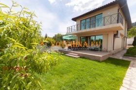 Dom m-t Gorna Traka, Warna