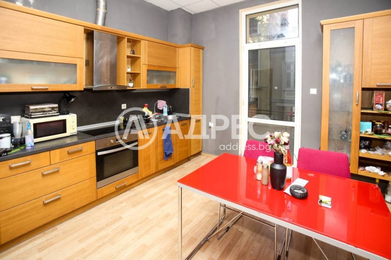 Продава МНОГОСТАЕН, гр. София, Център, снимка 2 - Апартаменти - 52693214