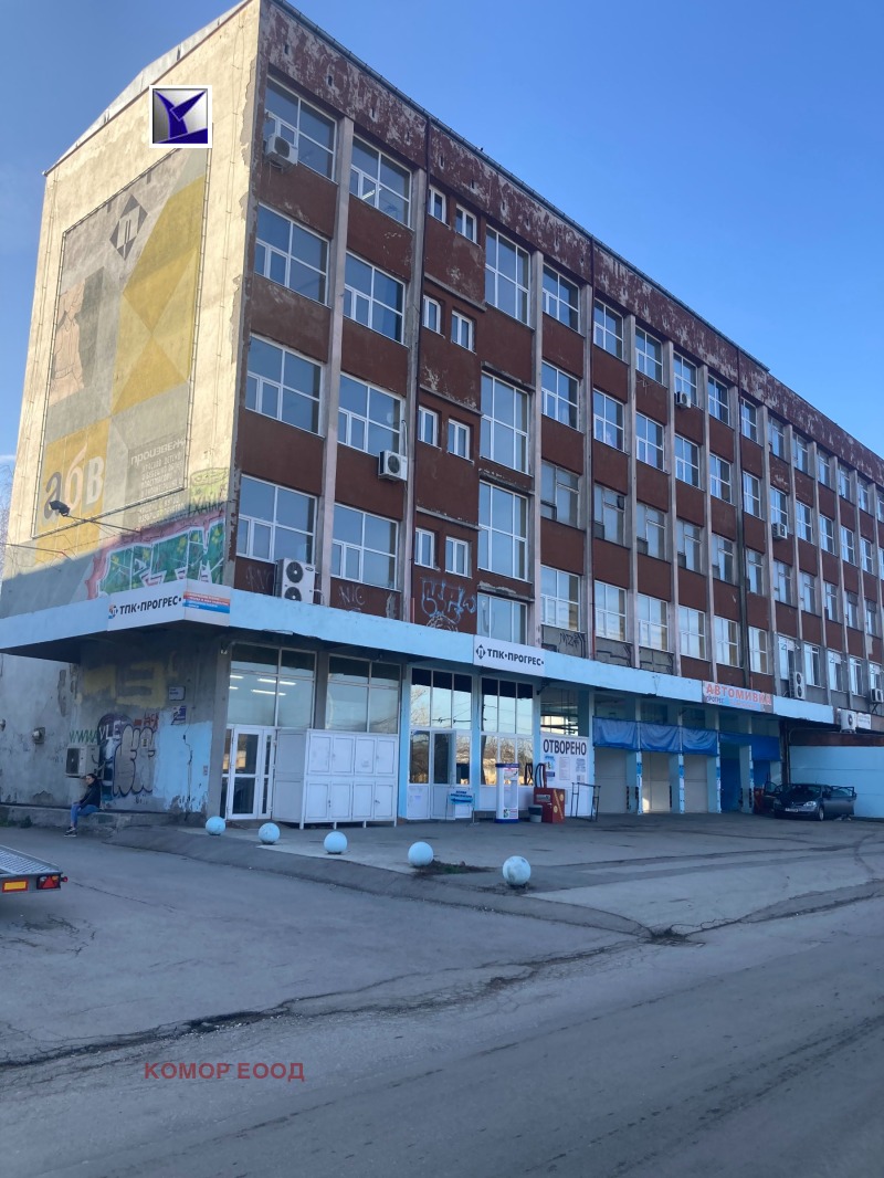 Eladó  Ipari épület Ruse , Rodina 1 , 816 négyzetméter | 25842907