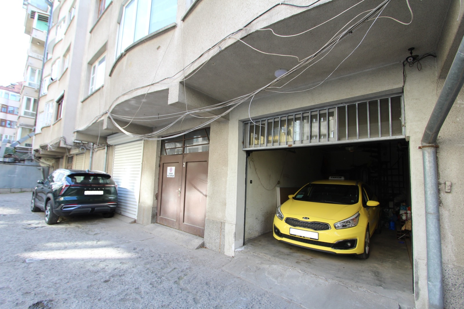 Продава ГАРАЖ, ПАРКОМЯСТО, гр. София, Оборище, снимка 3 - Гаражи и паркоместа - 53888069