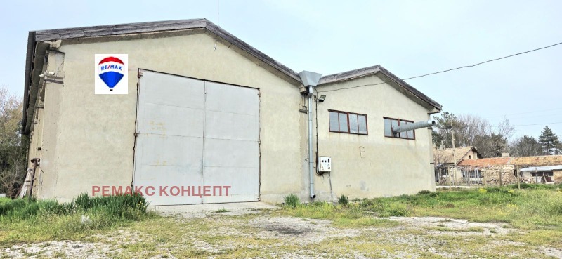 Продава САМОСТОЯТЕЛНА СГРАДА в област Шумен, гр. Нови пазар - 3929 кв.м / 420 000 € » 821 448.60 лв., РЕМАКС КОНЦЕПТ